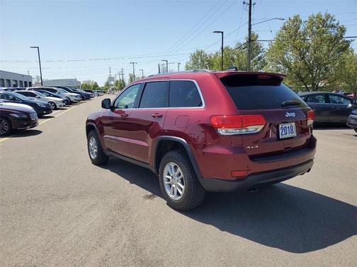Photo 3 of 34 of 2018 Jeep Grand Cherokee Laredo E