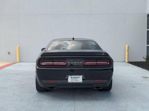Photo 4 of 33 of 2022 Dodge Challenger R/T Scat Pack