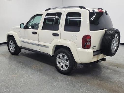 Photo 4 of 31 of 2006 Jeep Liberty Limited