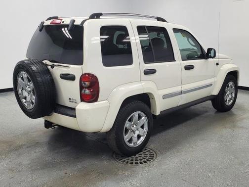 Photo 3 of 31 of 2006 Jeep Liberty Limited