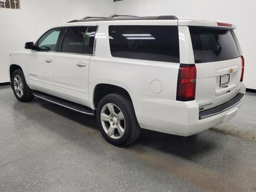 Photo 4 of 44 of 2019 Chevrolet Suburban Premier