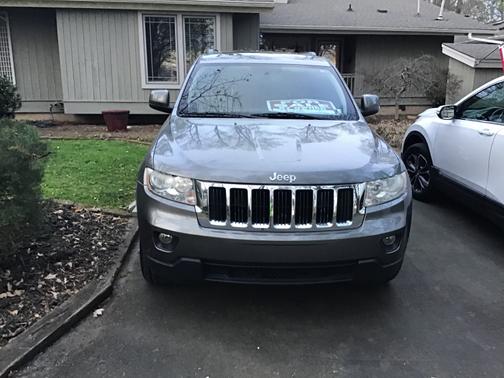 Photo 1 of 7 of 2011 Jeep Grand Cherokee Laredo