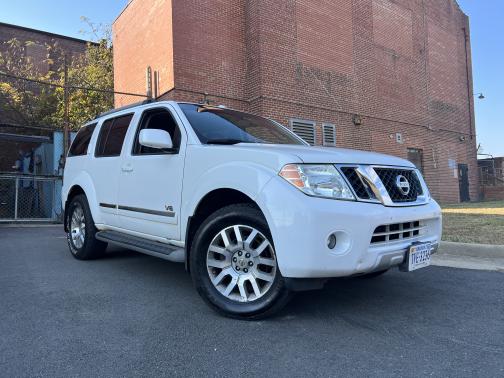Photo 1 of 24 of 2008 Nissan Pathfinder LE