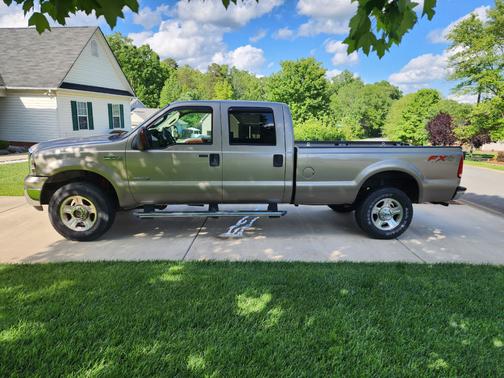 Photo 1 of 6 of 2005 Ford F-350 XLT Crew Cab Super Duty