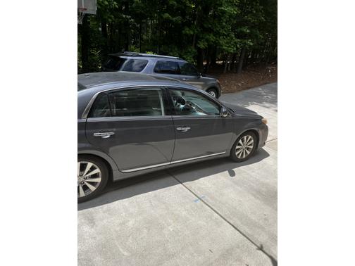 Photo 3 of 5 of 2011 Toyota Avalon Limited