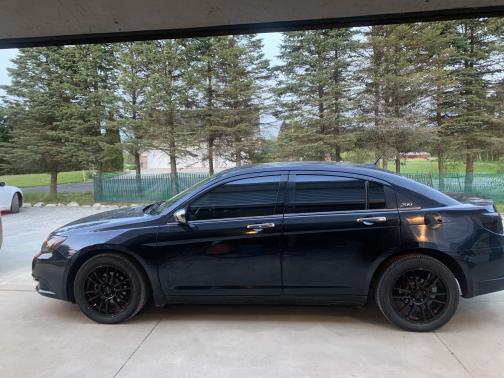 Photo 1 of 9 of 2011 Chrysler 200 Limited