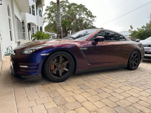 Photo 2 of 12 of 2014 Nissan GT-R Black Edition