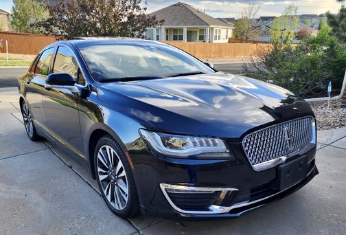 Photo 3 of 25 of 2017 Lincoln MKZ Hybrid Reserve