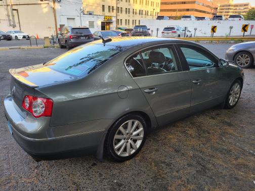 Photo 3 of 12 of 2006 Volkswagen Passat 3.6 L 4Motion