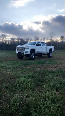 Photo 1 of 12 of 2017 GMC Sierra 2500 Denali