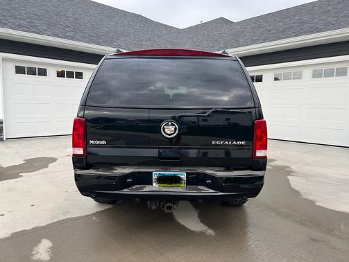 Photo 5 of 9 of 2004 Cadillac Escalade Base