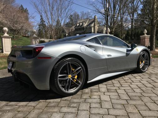 Photo 5 of 10 of 2018 Ferrari 488 GTB Base