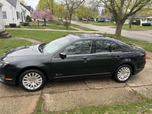 Photo 4 of 11 of 2010 Ford Fusion Hybrid Base