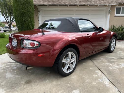 Photo 4 of 23 of 2006 Mazda MX-5 Miata Touring