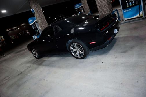 Photo 4 of 13 of 2015 Dodge Challenger SXT Plus
