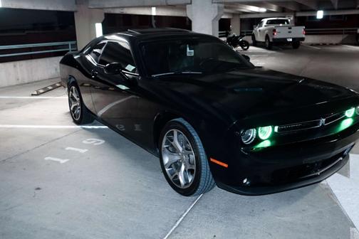 Photo 5 of 13 of 2015 Dodge Challenger SXT Plus