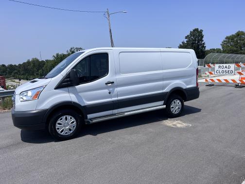 Photo 4 of 25 of 2017 Ford Transit-250 Base