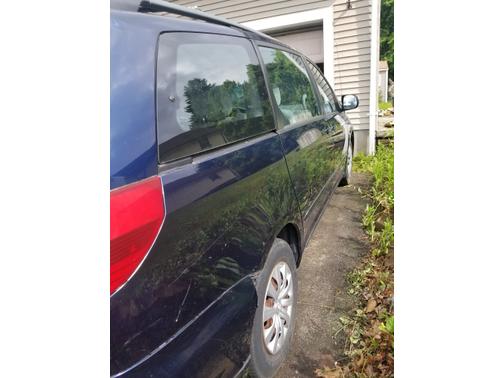 Photo 1 of 18 of 2005 Toyota Sienna CE