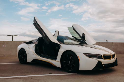 Photo 1 of 12 of 2019 BMW i8 Base