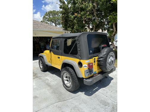 Photo 5 of 16 of 2004 Jeep Wrangler SE