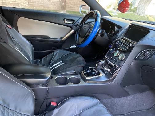 Photo 4 of 11 of 2014 Hyundai Genesis Coupe 2.0T Premium