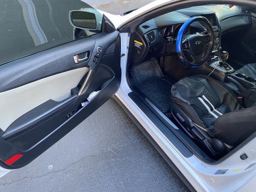 Photo 5 of 11 of 2014 Hyundai Genesis Coupe 2.0T Premium