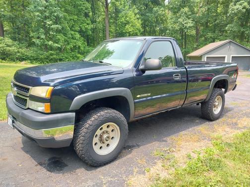 Photo 1 of 3 of 2007 Chevrolet Silverado 2500 Work Truck
