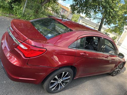 Photo 1 of 3 of 2014 Chrysler 200 Touring