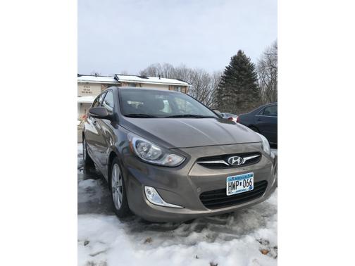 Photo 1 of 7 of 2013 Hyundai Accent SE