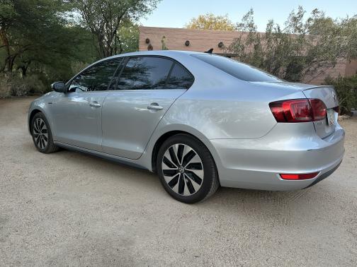 Photo 3 of 13 of 2014 Volkswagen Jetta Hybrid SEL Premium