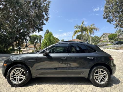 Photo 4 of 17 of 2018 Porsche Macan Sport Edition