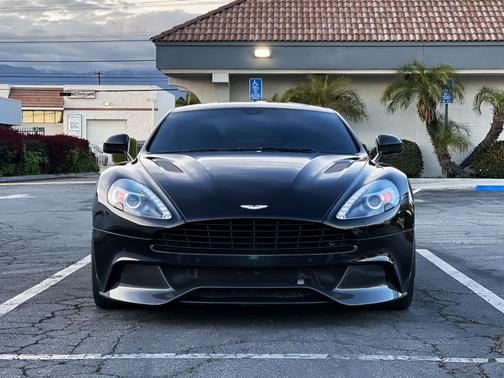 Photo 1 of 9 of 2015 Aston Martin Vanquish Base