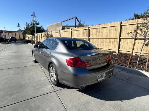 Photo 1 of 12 of 2010 INFINITI G37 Journey