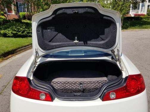 Photo 4 of 11 of 2005 INFINITI G35 Base