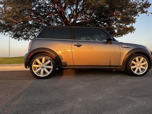 Photo 1 of 24 of 2007 MINI Cooper S Base
