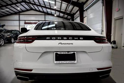 Photo 4 of 7 of 2017 Porsche Panamera Base