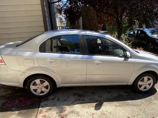 Photo 2 of 11 of 2011 Chevrolet Aveo LS
