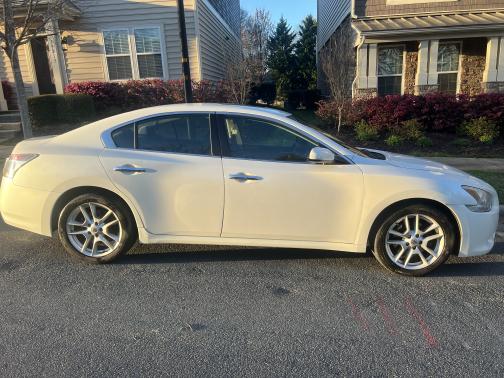 Photo 3 of 4 of 2014 Nissan Maxima S