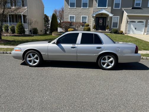Photo 3 of 12 of 2005 Mercury Grand Marquis LS