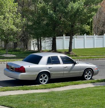 Photo 5 of 12 of 2005 Mercury Grand Marquis LS