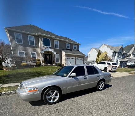 Photo 4 of 12 of 2005 Mercury Grand Marquis LS