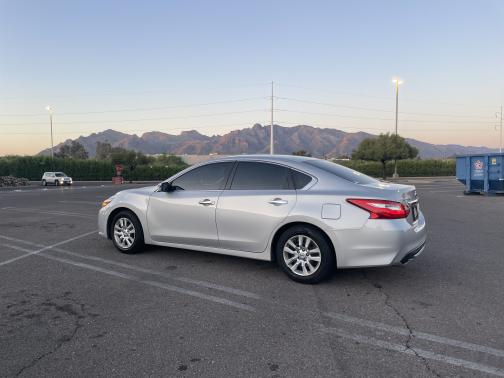 Photo 1 of 9 of 2017 Nissan Altima 2.5 SL