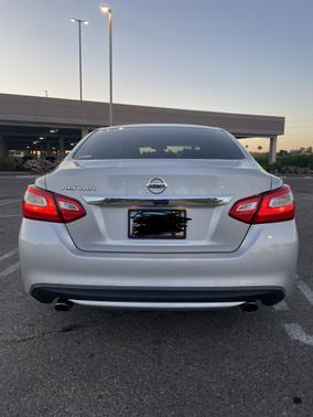 Photo 2 of 9 of 2017 Nissan Altima 2.5 SL