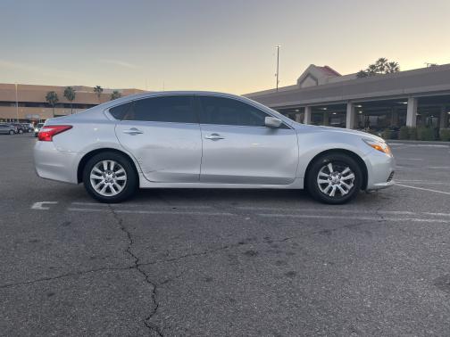 Photo 3 of 9 of 2017 Nissan Altima 2.5 SL