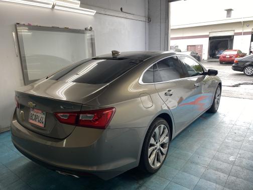 Photo 3 of 8 of 2018 Chevrolet Malibu Premier