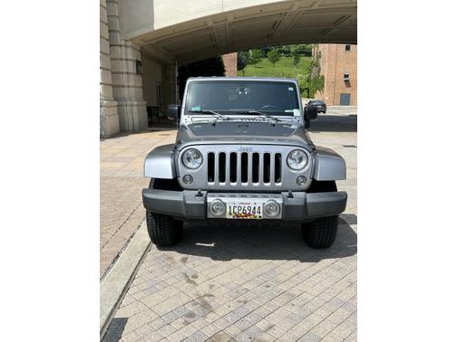 Photo 3 of 5 of 2016 Jeep Wrangler Sahara