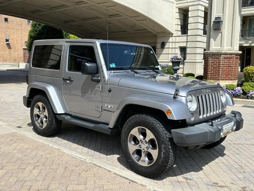 Photo 4 of 5 of 2016 Jeep Wrangler Sahara