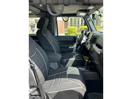 Photo 5 of 5 of 2016 Jeep Wrangler Sahara