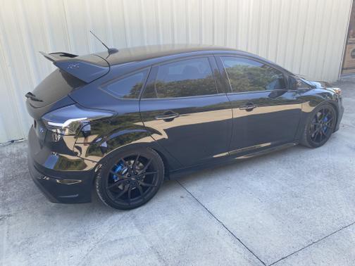 Photo 4 of 11 of 2016 Ford Focus RS Base