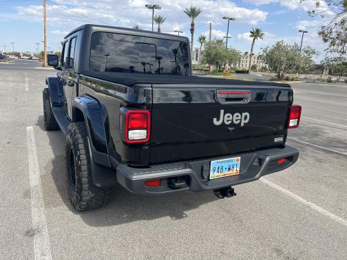 Photo 4 of 11 of 2020 Jeep Gladiator Overland